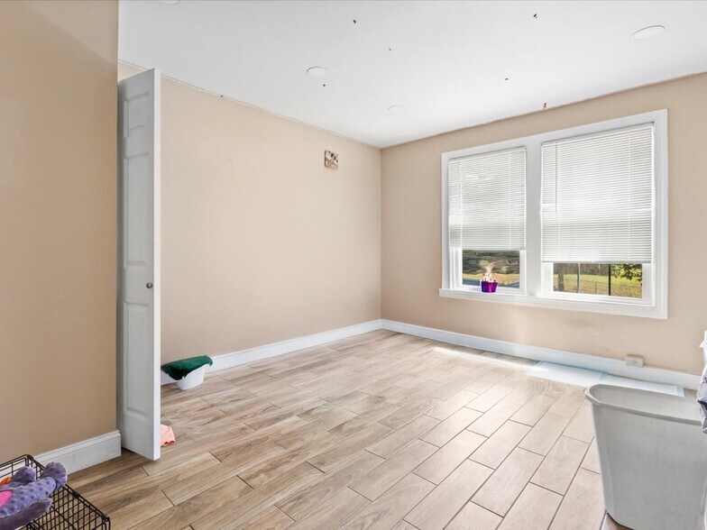 Primary Photo - 305 34th St SE