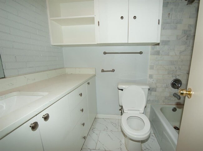 Building Photo - 7303 Grand Canyon Dr