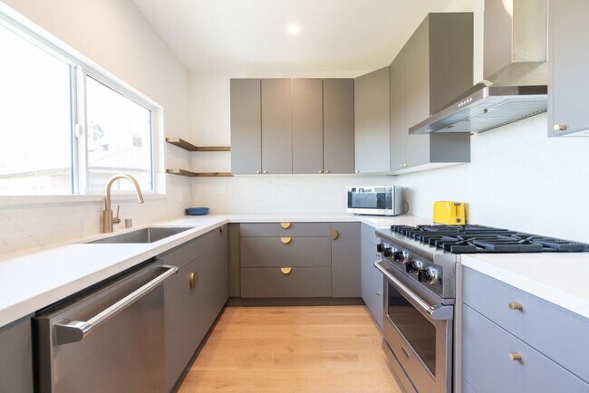 Building Photo - Stunning Views from Silver Lake Hillside Home for Rent with Spectacular Views