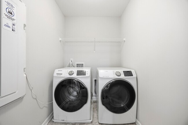 Building Photo - 7275 Heritage Oak Ct