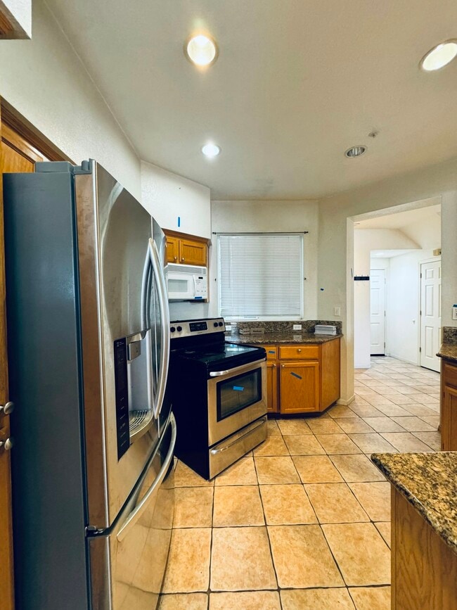 Building Photo - 10739 Dulsie Ln