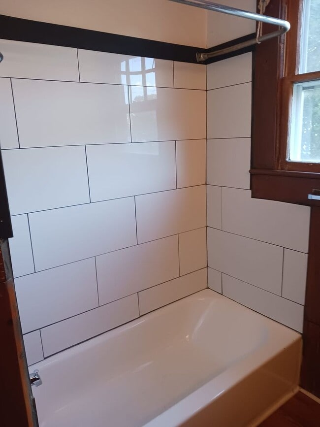 Building Photo - 305 Old Point Ave