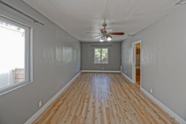 Building Photo - 2809 Carlsbad St