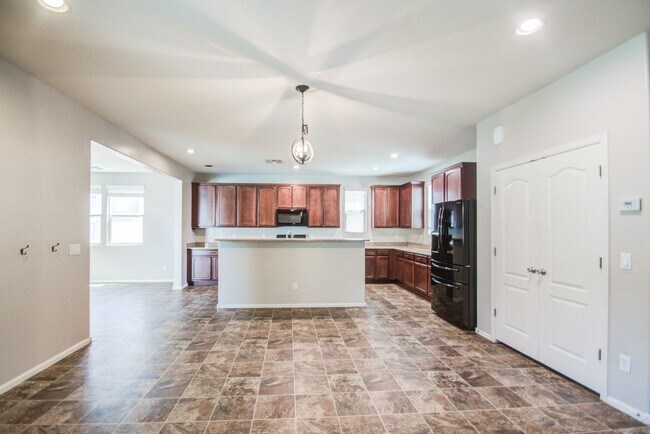 Building Photo - Stunning 3 bed plus Loft in Copper Ranch!