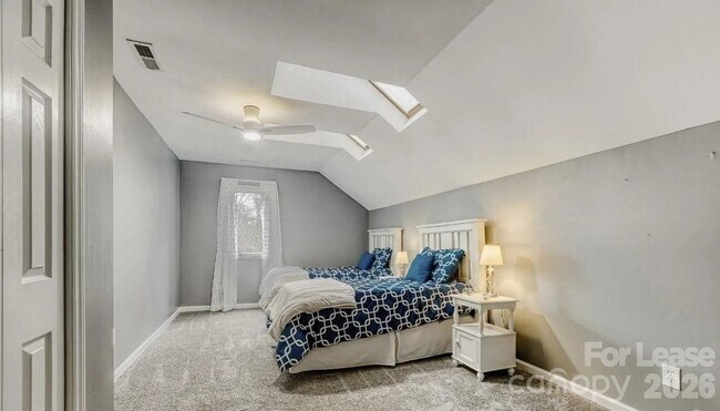 Building Photo - 120 Tall Oak Dr