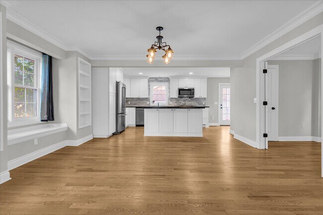 Building Photo - 203 Curry Ave