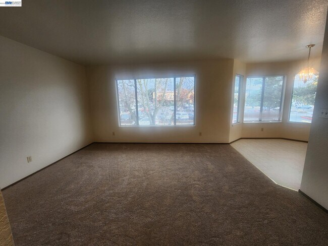 Building Photo - 198 Peters Ave