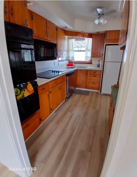 Building Photo - 304 Marshall St