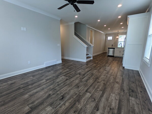 Building Photo - 417 Live Oak Dr