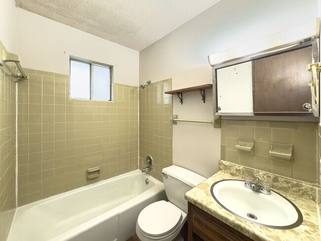 Building Photo - 2447-2447 E Heying Dr