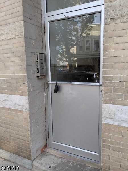 Building Photo - 139 9th St