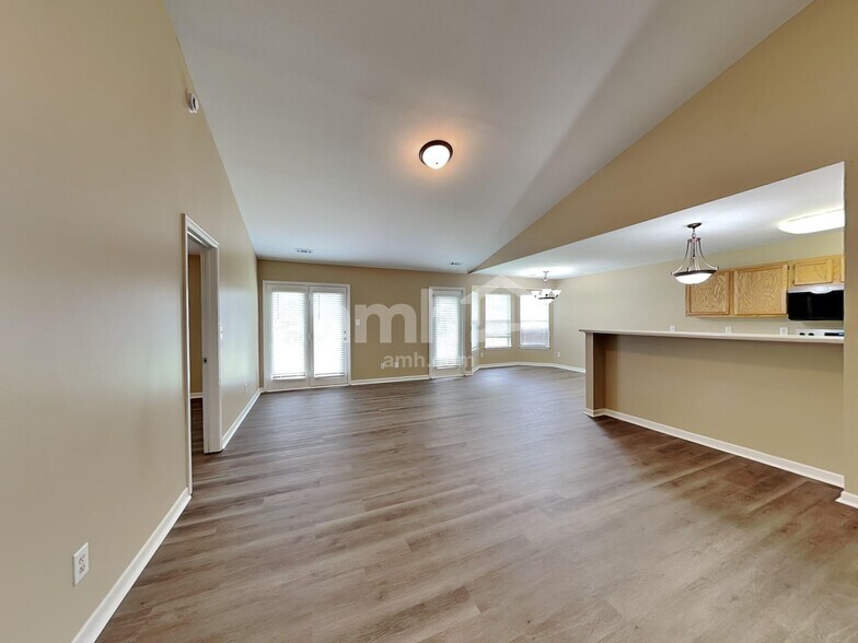 Building Photo - 81 W Quail Wood Ln