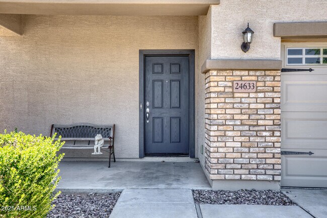Building Photo - 24633 W Sheraton Ln