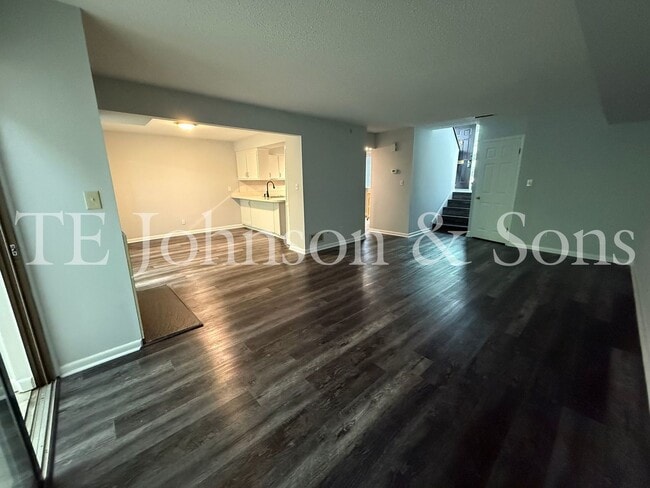 Building Photo - Cozy & Stylish 2BR Home with Fireplace, Su...