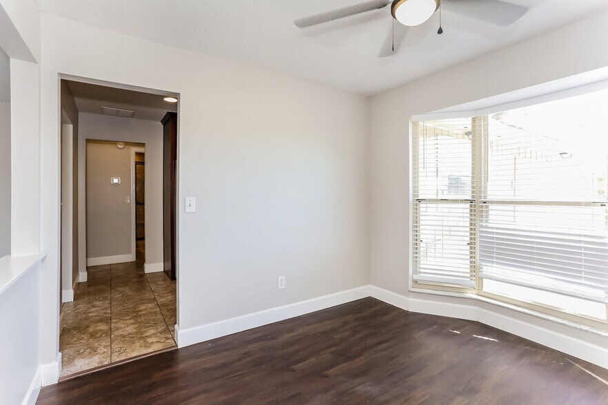 Building Photo - 2633 Grafton Dr