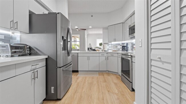 Building Photo - 3245 NE 184th St