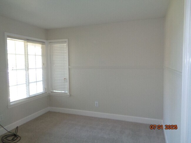 Building Photo - 485 Deer Creek Dr