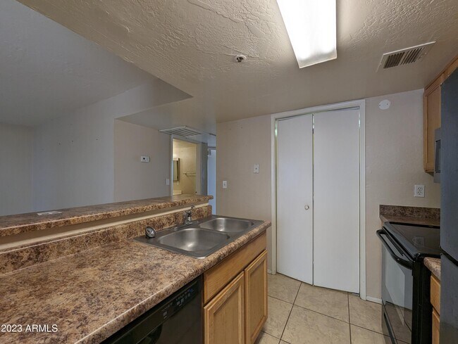 Building Photo - 12123 W Bell Rd