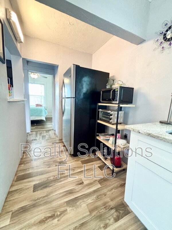 Building Photo - 418 Daytona St