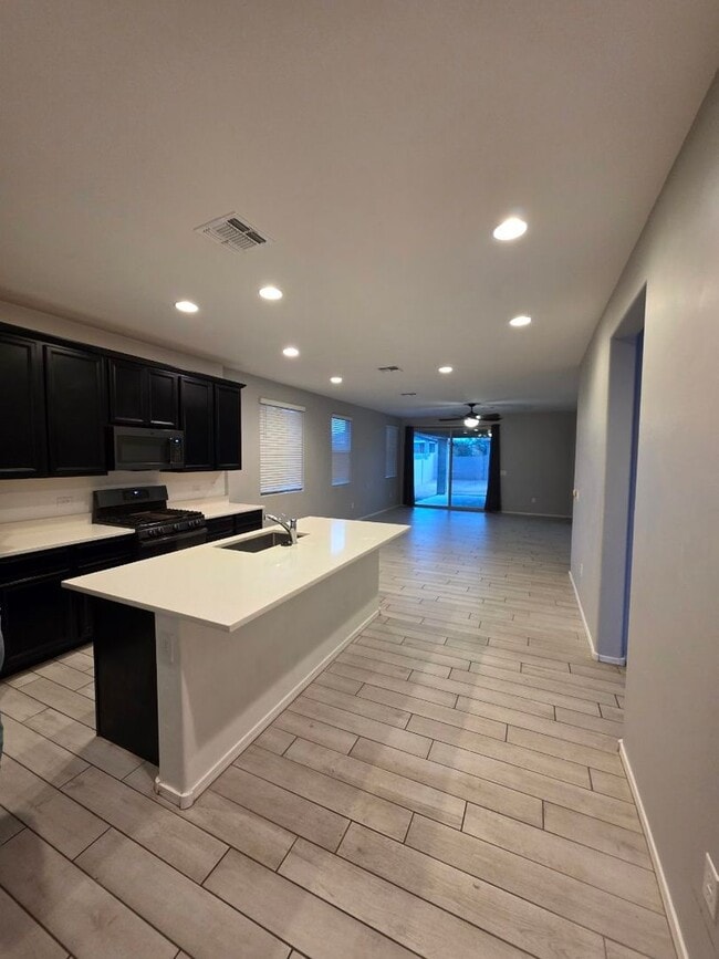 Building Photo - Great family home in Red Rock