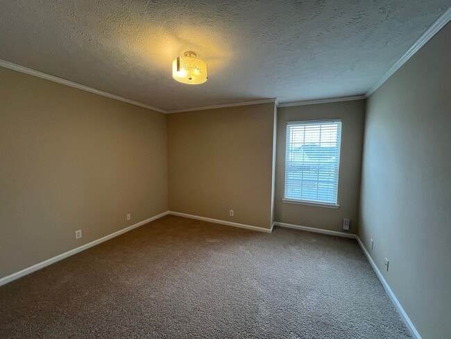 Building Photo - Cute 3 BR 2.5 BA Home Located in Culdesac in Evergreen Farms
