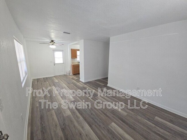 Building Photo - 3509 Ave S NW