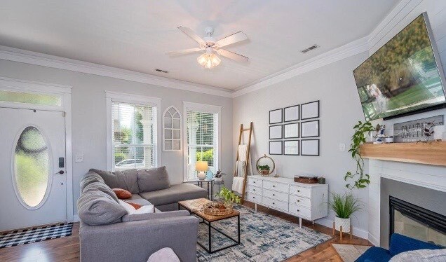 Staged living area with tenant furnishings - 133 Kensington St