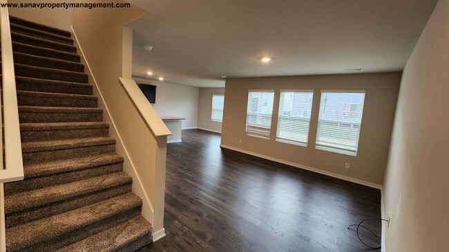 Building Photo - Spacious 4-Bed Single Family-Luxury Living...