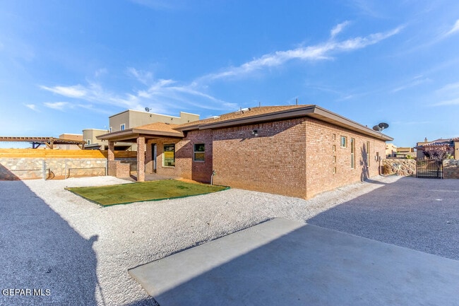 Building Photo - 14213 Meadow Lake Ave