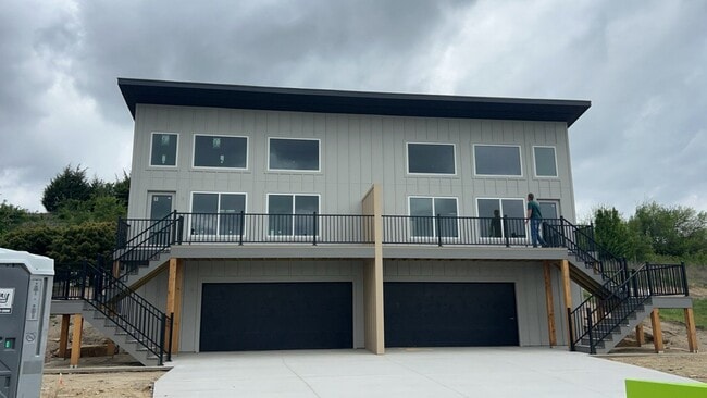 Building Photo - 3064 SW Villa W Dr