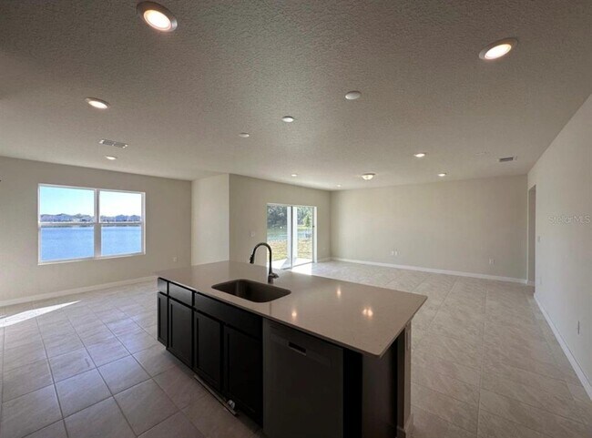 Building Photo - 5322 Royal Point Ave