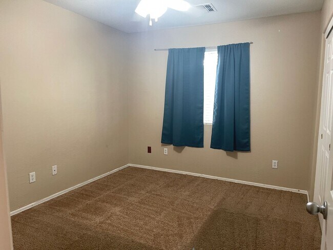 Building Photo - San Tan Valley, 4 bed, 3 bath, huge loft, 2300 sqft