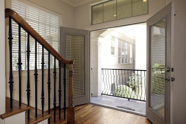 Building Photo - 2822 Helena St