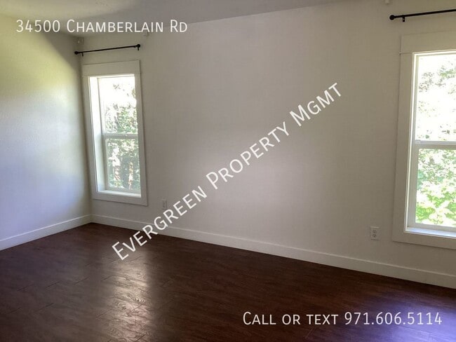 Building Photo - Private oasis with beautiful Columbia Rive...