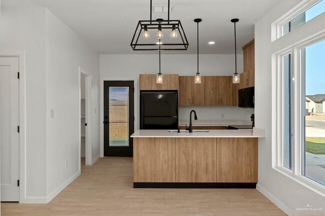 Building Photo - 14 Hidalgo Cir