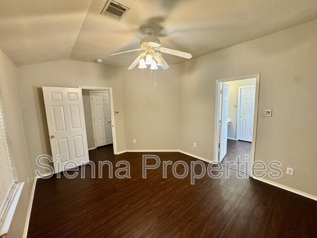 Building Photo - 295 Strawn