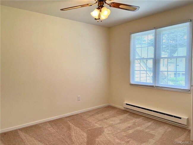 Building Photo - 1604 Holly Stream Ct