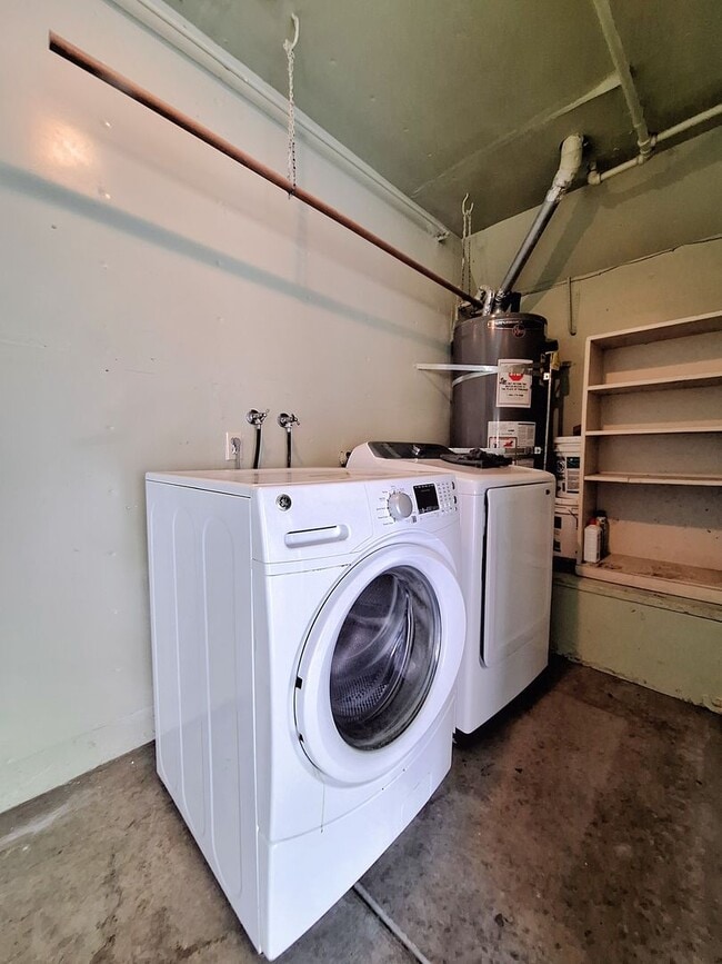 Building Photo - Beautiful 3bd Tri-level Home With Pool, Playground, & More!