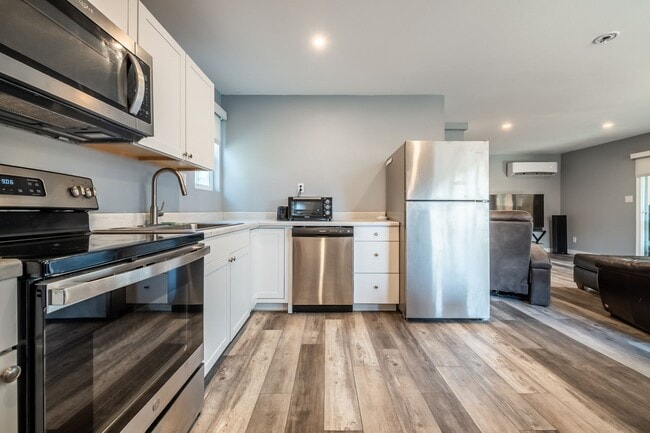 Building Photo - 2621 Wood Ave