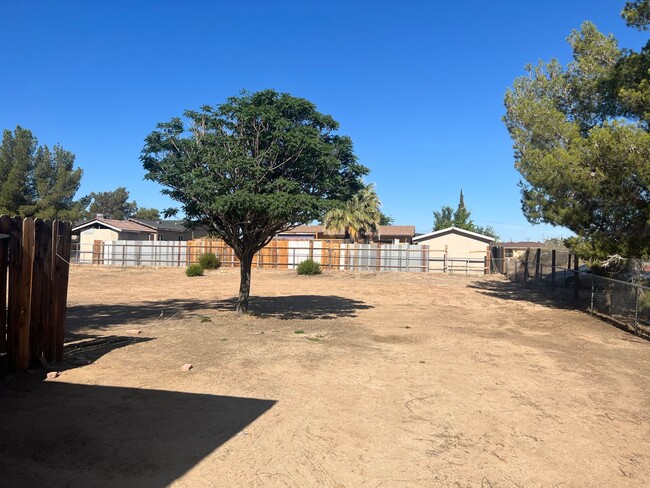 Building Photo - Victorville Home