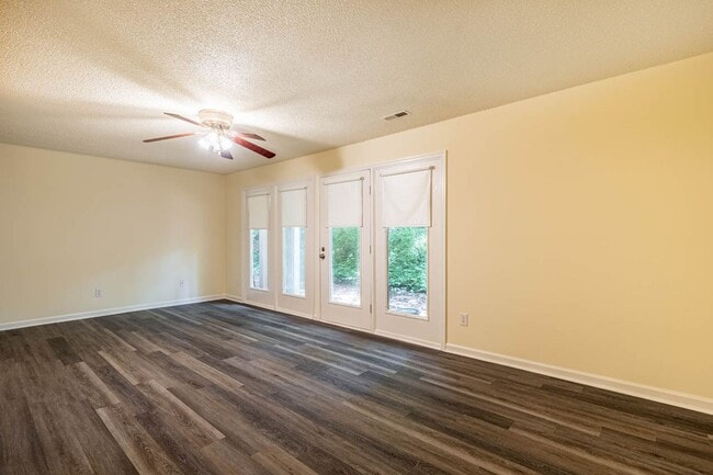 Building Photo - 1311 Park Glen Dr