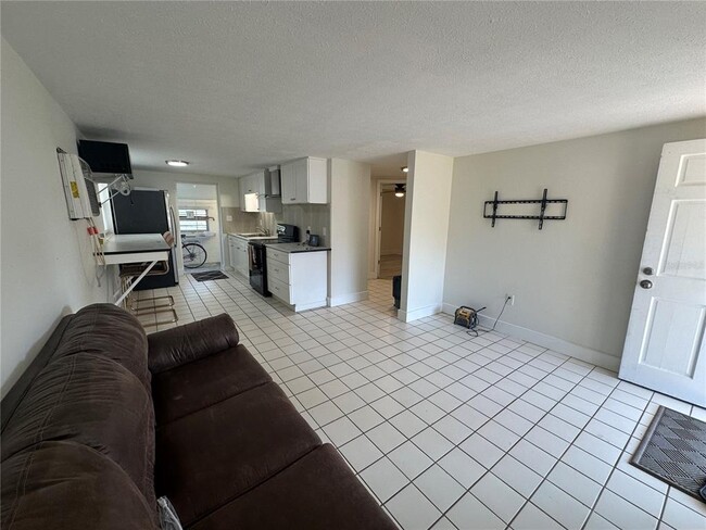 Building Photo - 918 E 121st Ave