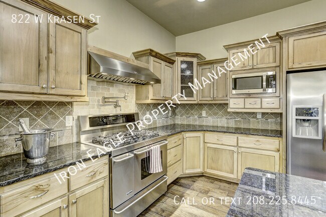 Building Photo - 822 W Krasen St
