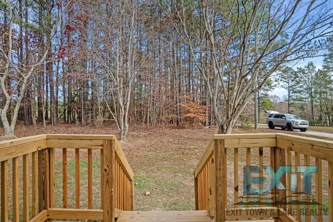 Building Photo - Beautiful Fully Renovated 3 Bed 2 Bath Home