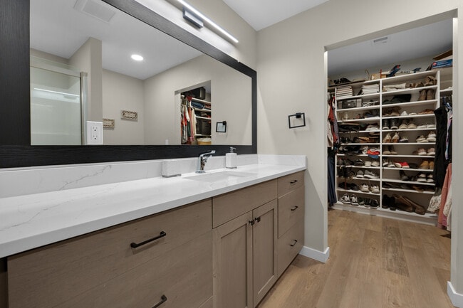 Building Photo - 1350-1313 13th Ave