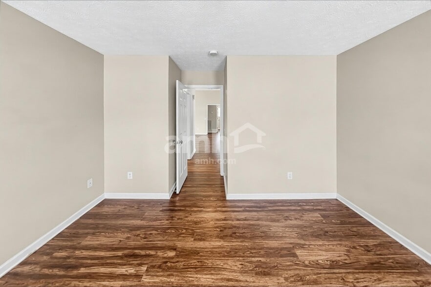 Building Photo - 201 Fox Hunt Ln