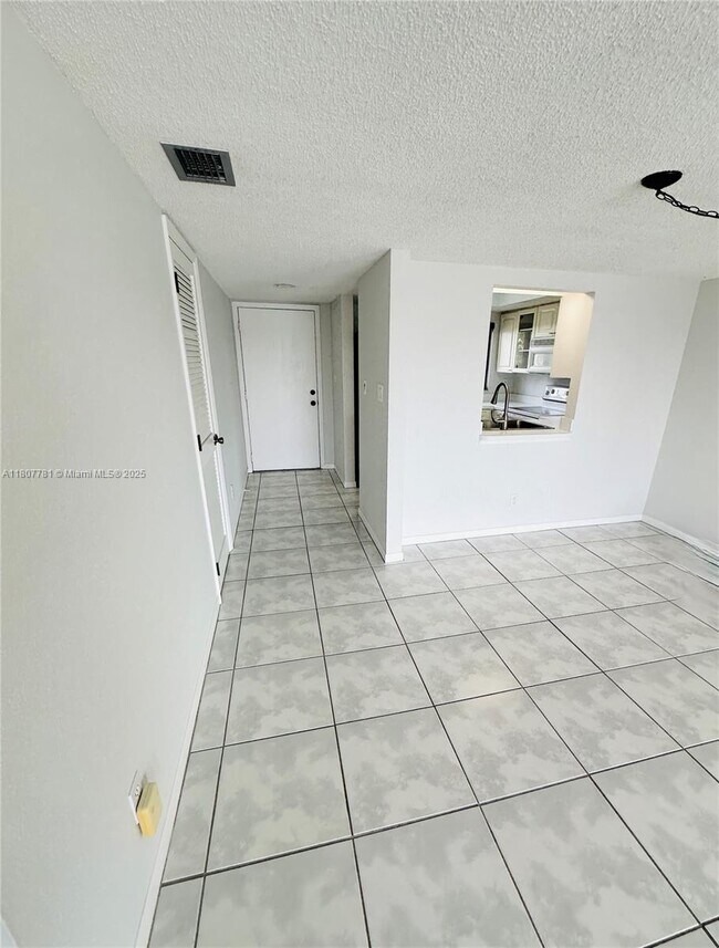 Building Photo - 3111 Pass a Grille Way