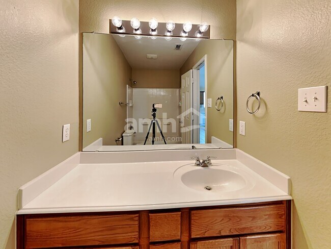 Building Photo - 2036 Hanakoa Falls Dr