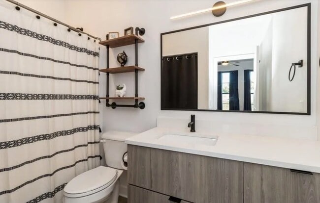 Building Photo - 1393 Keosauqua Way