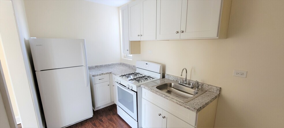 Building Photo - 5234 N Rockwell St